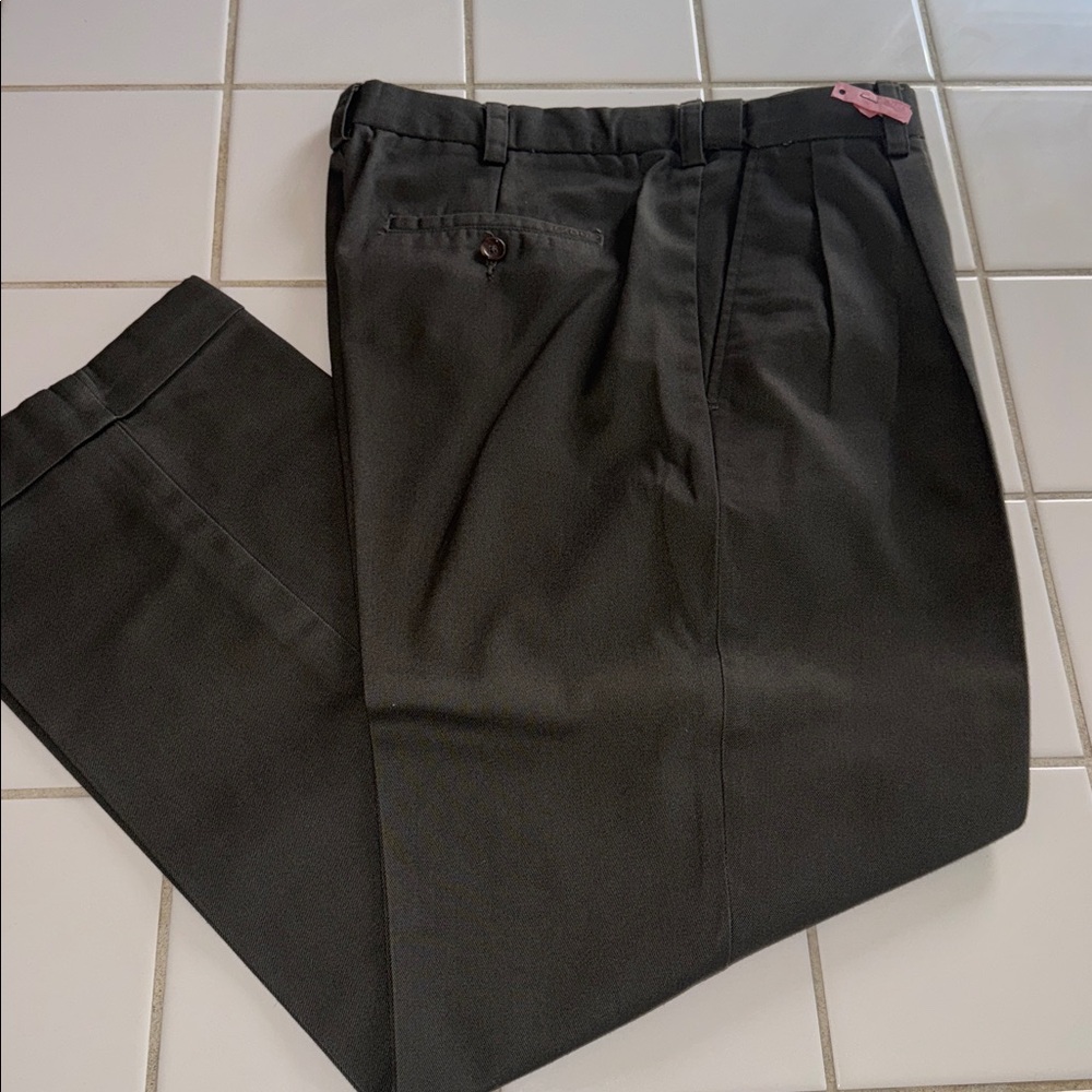 Izod  Pants Pleated Front cuffed  W34 L30 🐈‍⬛